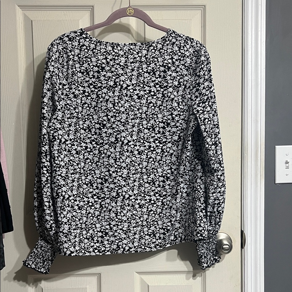 SHEIN Monochrome Floral Blouse - Picture 3 of 3